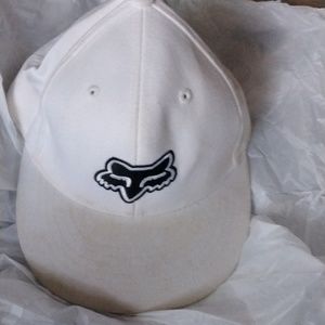 FOX Hat  size 6 7/8-7 1/4$28 +free scarf . Hat is practically new